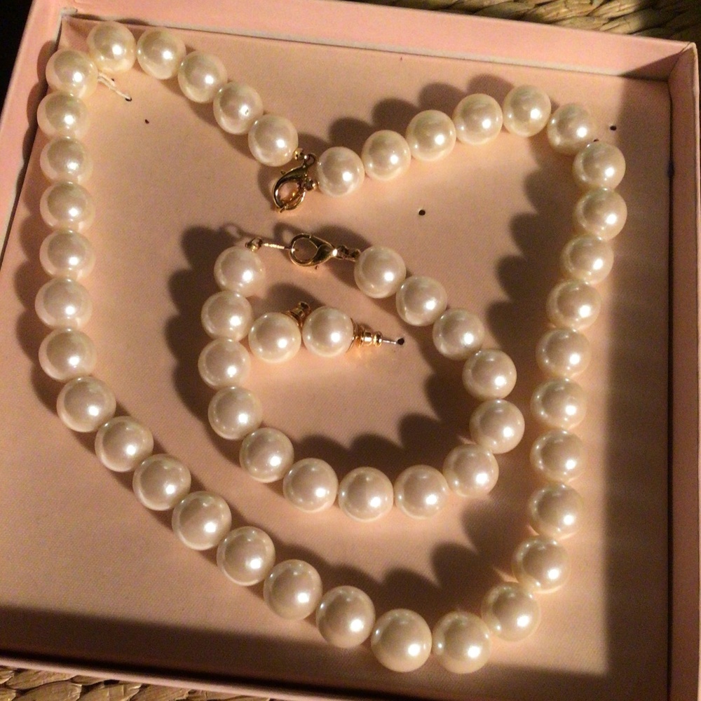 Marvella pearl set necklace, bracelet, earrings